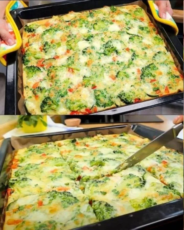 Recette de pizza aux légumes cuite à la poêle, garnie de légumes frais